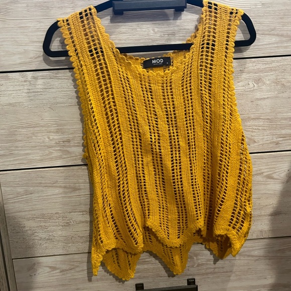 MOD CONCERT NIGHTS KNIT TANK IN PRIMROSE YELLOW - Picture 2 of 4